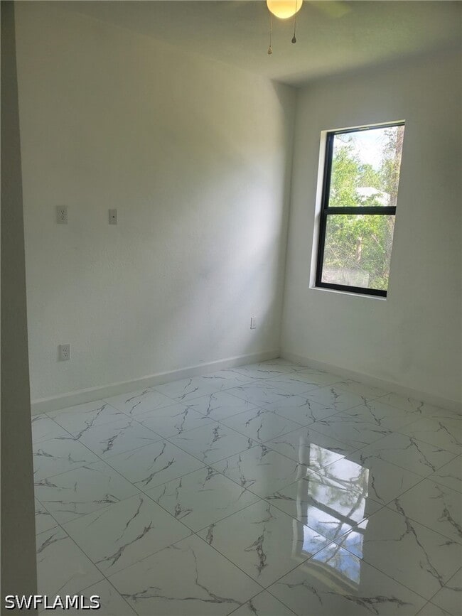 Building Photo - 1938 Laverna Ave