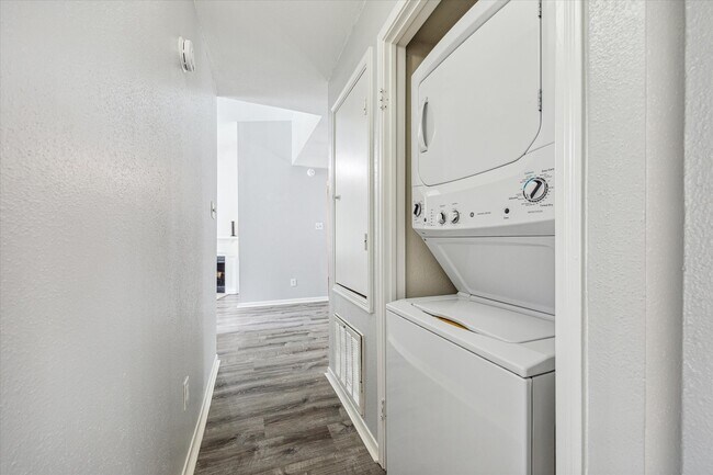 Building Photo - 2125 Augusta Dr