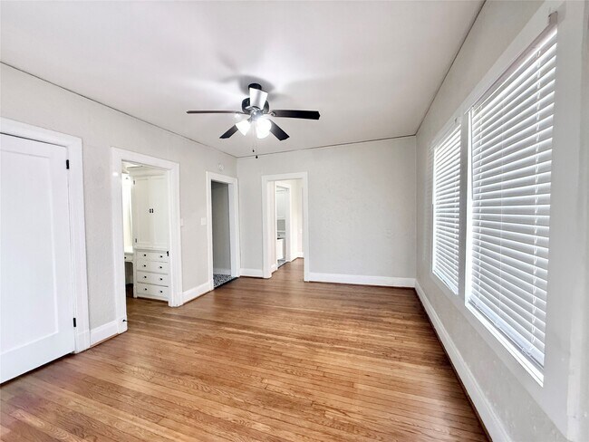 Building Photo - 3920 Fannin St