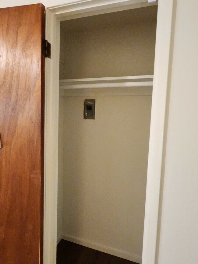 Building Photo - 1810 Bush St