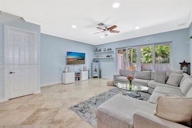 Building Photo - 853 SW 11th Ct