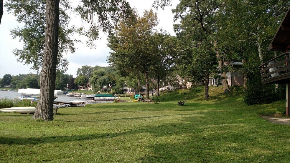 neighborhood - W1200 S Shore Dr