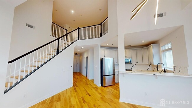 Building Photo - 6406 Fernandez Ct