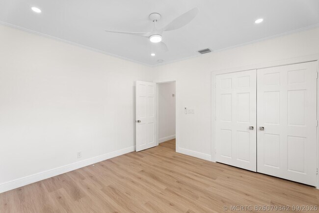 Building Photo - 517 55th St