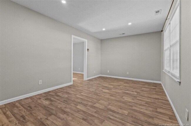 Building Photo - 216 Treadway Ct