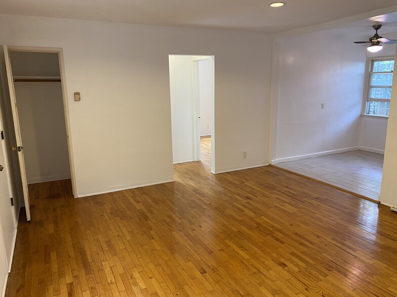 Building Photo - 3315 Caroline Ave