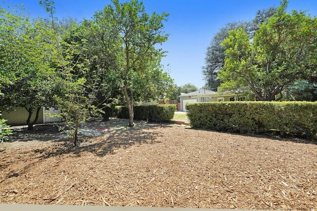 Building Photo - 14323 Califa St