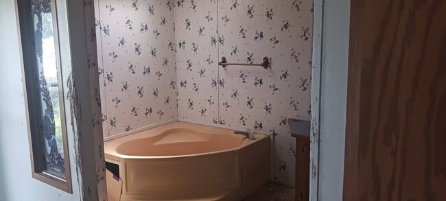 Building Photo - 200 N Pine St