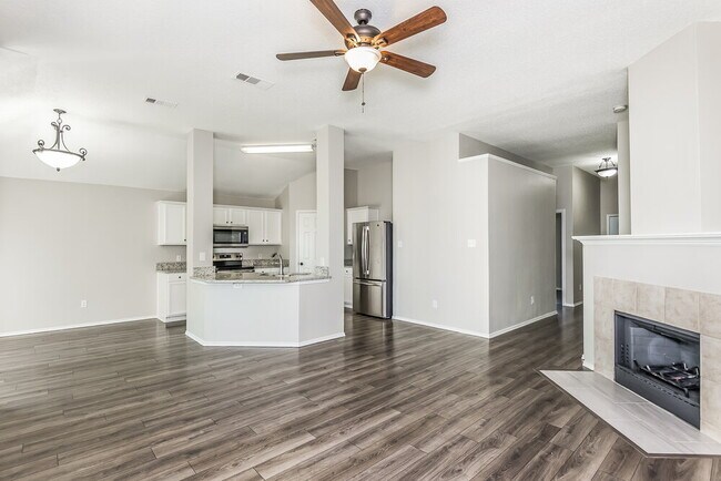 Building Photo - 705 Bridle Trail