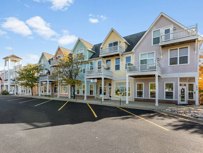 Building Photo - 1053 Symphony Dr