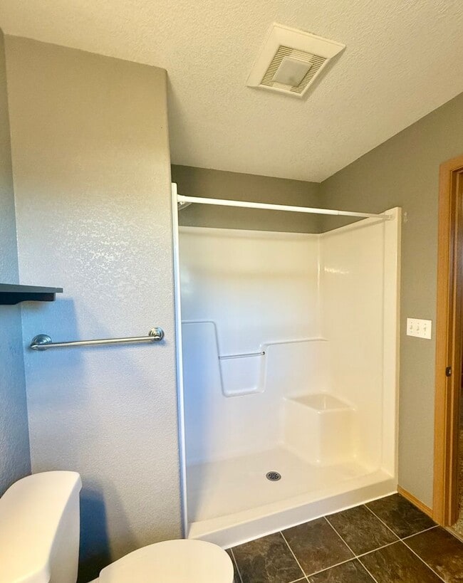 Building Photo - KENAI RANCH HOME!