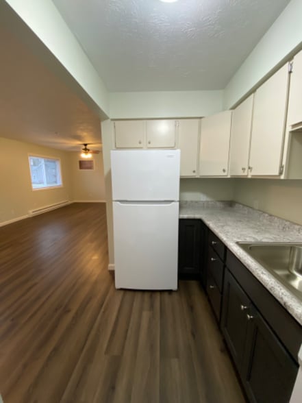 Building Photo - 245 E Main St