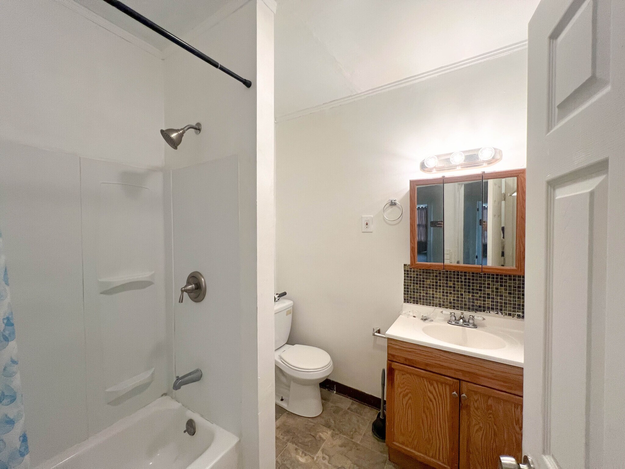 Building Photo - 117 1/2 N Penn St