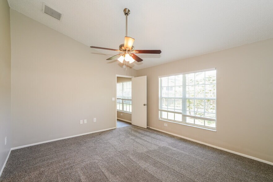 Building Photo - 1434 Lakehurst Way