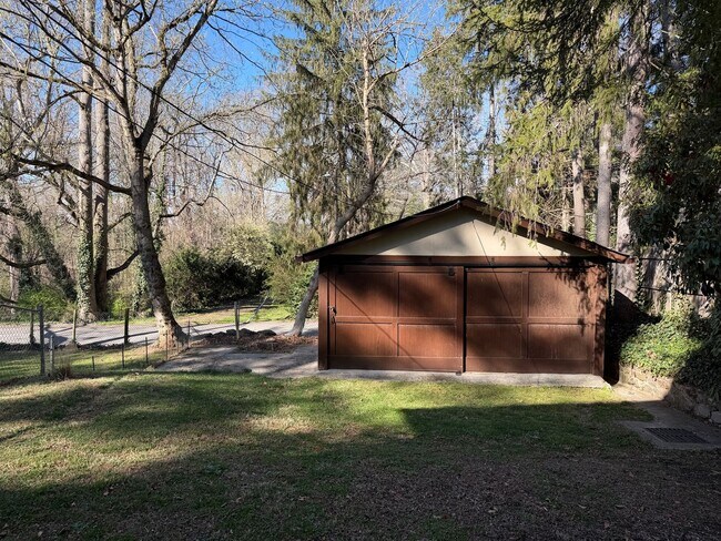 Building Photo - 224 Pearson Dr