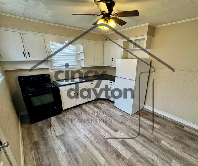 Building Photo - 110 N River St