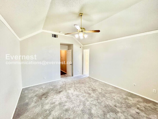 Building Photo - 3 Bed, 2 Bath with Fenced Yard & Garage / Pet-Friendly / Available Now!