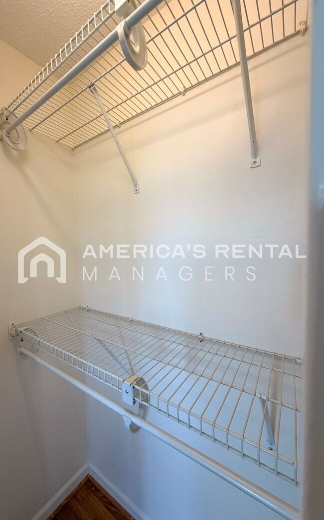 Building Photo - Inverness Area Living: Utilities Included plus Pool Access