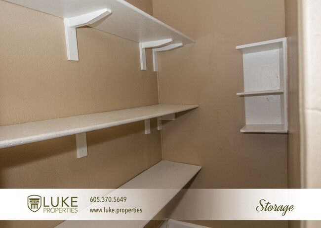 Building Photo - 203 S Summit Ave