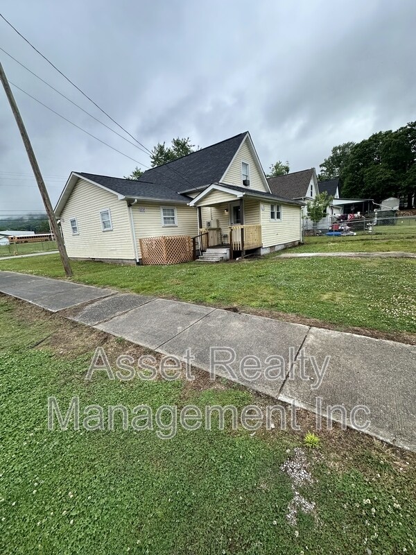 Building Photo - 500 W Strang St