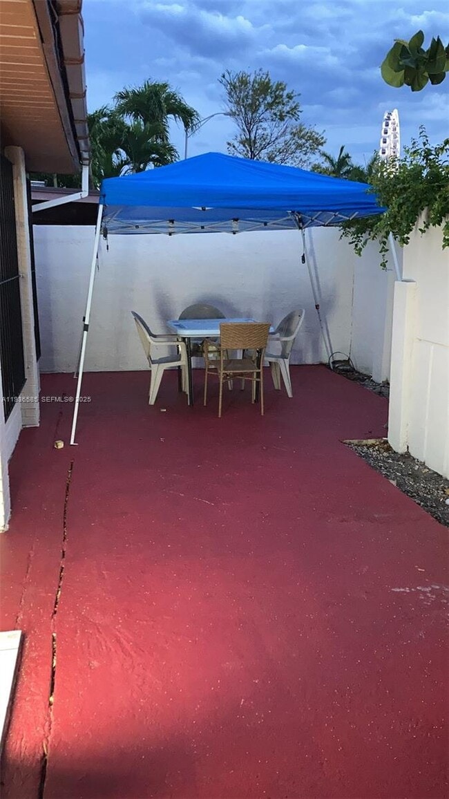 Building Photo - 2102 SW 106th Ct