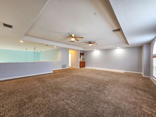 Building Photo - Waterfront Pool Home in Desirable Sunset Lakes