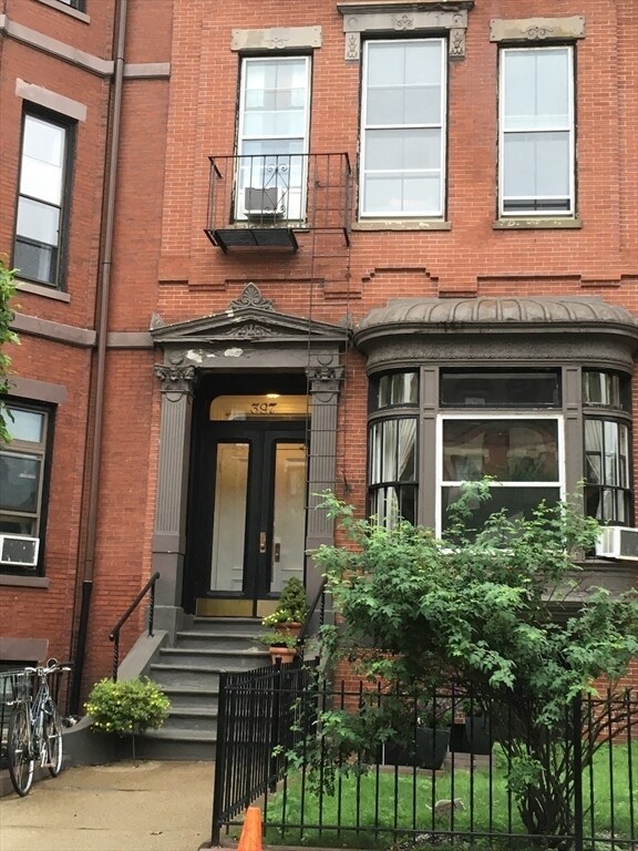 Building Photo - 397 Beacon St