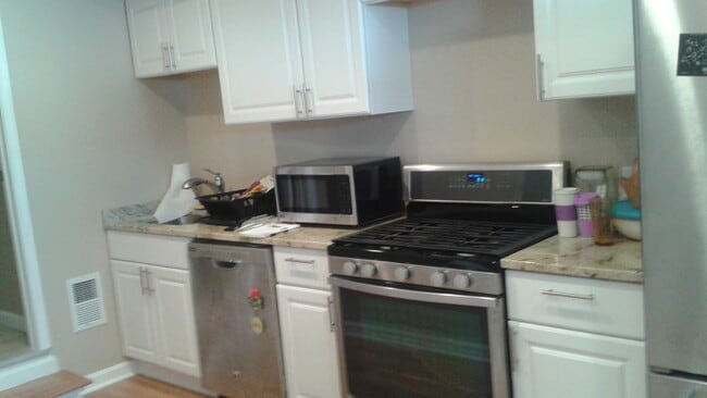 Equipped Kitchen - 902 P J McArdle Roadway