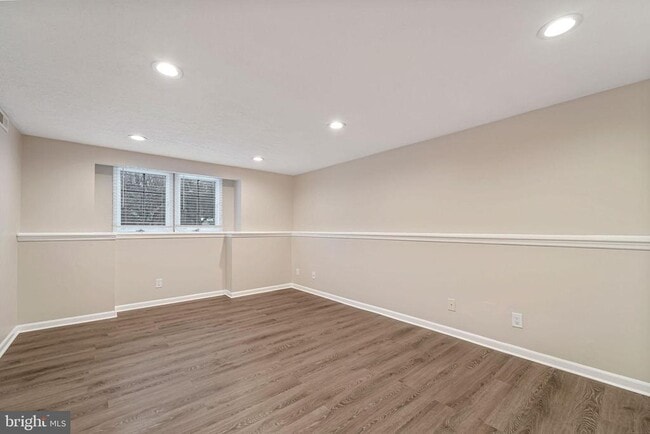 Building Photo - 151 Kenwood Dr