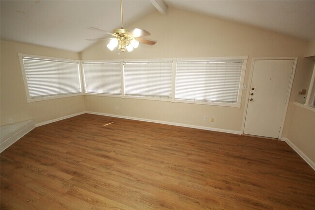 Building Photo - 5302 Town Park Blvd