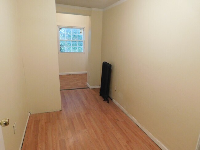Building Photo - 5341 Hadfield St