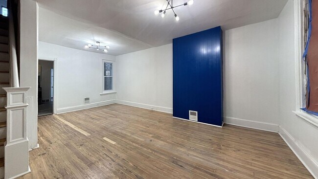 Building Photo - Modern Style Meets Philadelphia Charm