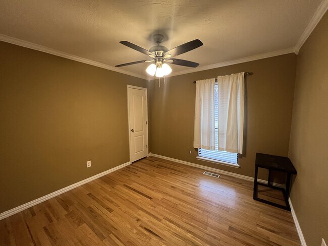 Building Photo - 628 Waterview Rd