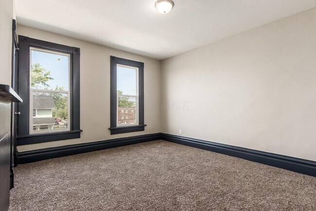 Building Photo - 842 St Clair Ave