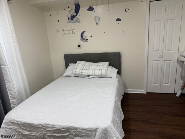 Building Photo - 751 Summer Ave