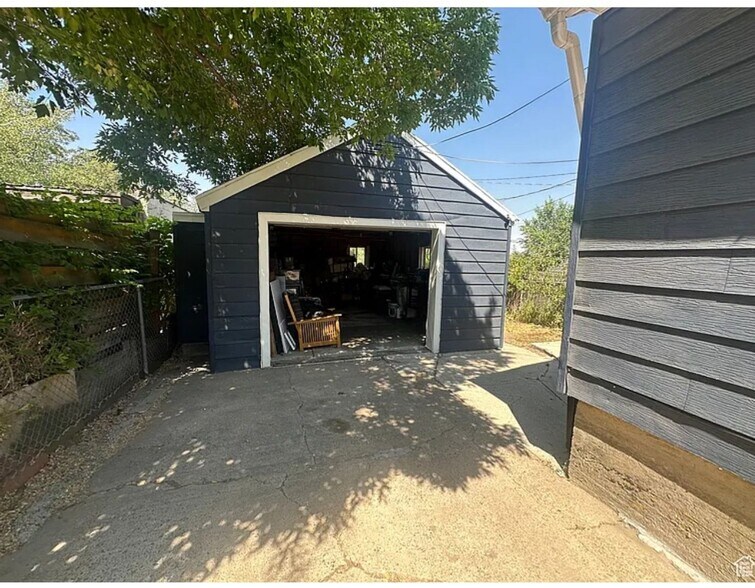 Building Photo - 2019 Adams Ave