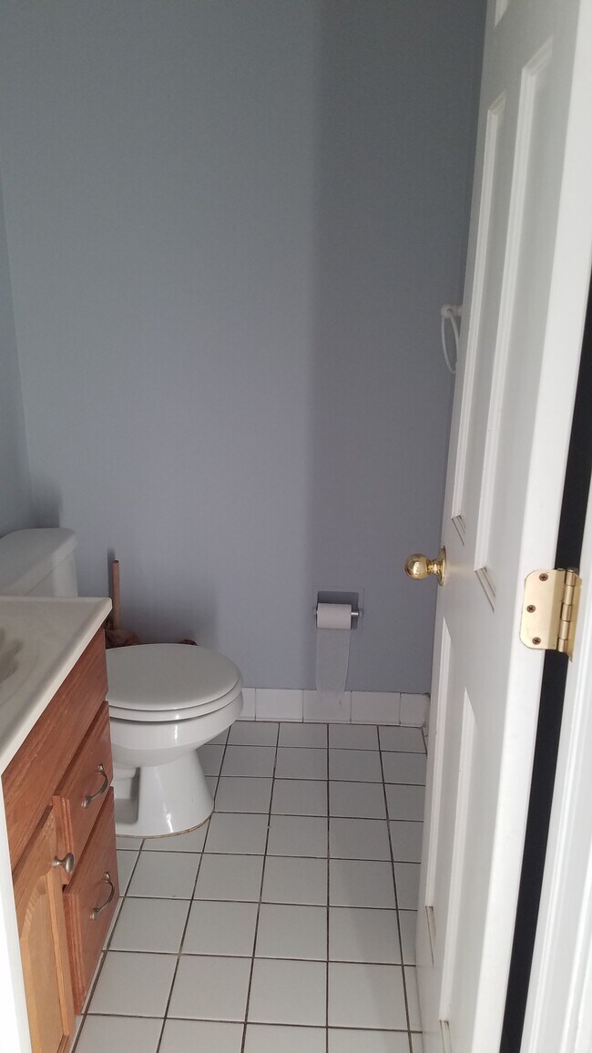 Main Floor 1/2 Bath - 67970 S Main St