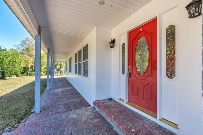 Building Photo - Charming home with large garage & attached...