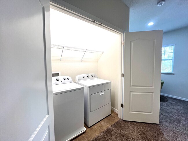 Building Photo - 1043 Taramundi Dr