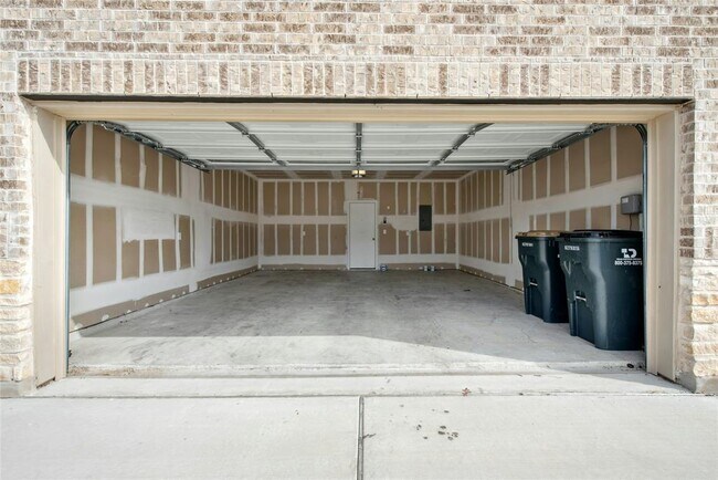 Building Photo - 412 Brody Ln