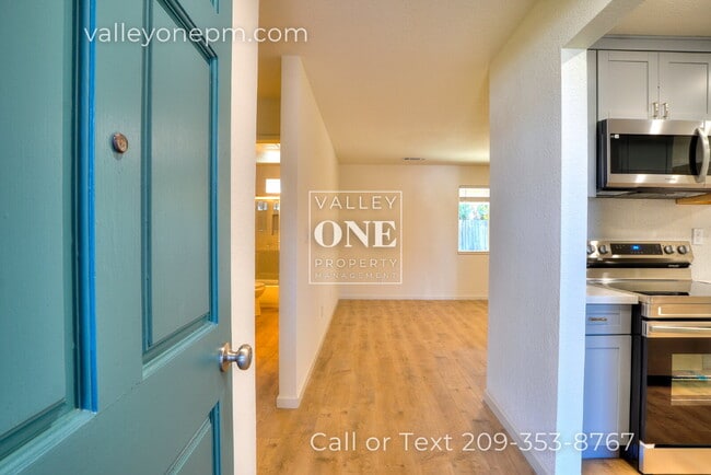 Building Photo - Totally Remodeled Home in Turlock: It's No...