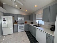 Building Photo - 1883 Oak Berry Cir