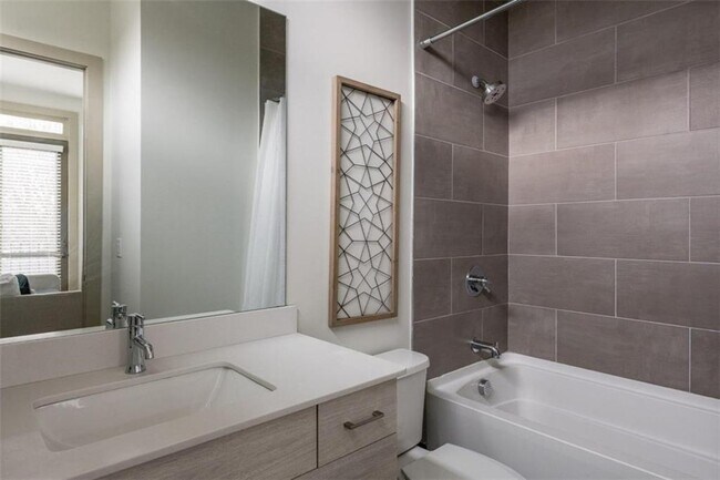 Building Photo - 37 Reynolds Square Ln