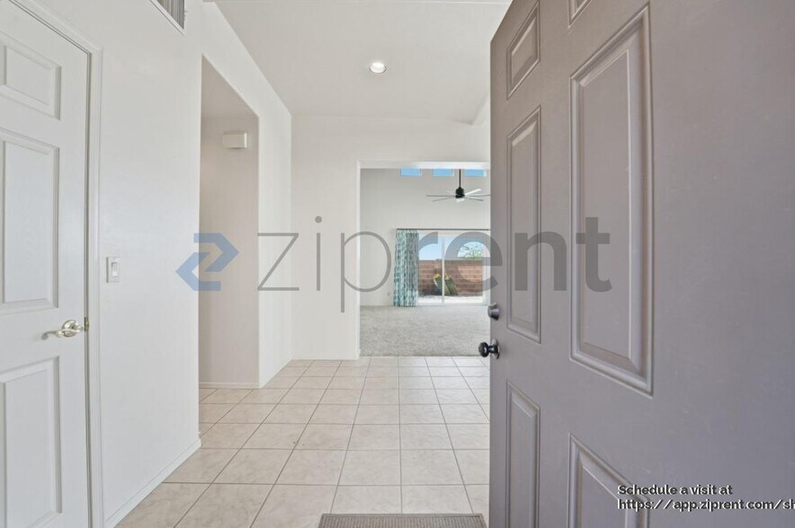 Building Photo - 8119 N Peppersauce Dr