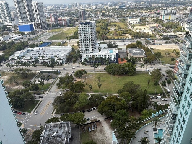 Building Photo - 1800 N Bayshore Dr