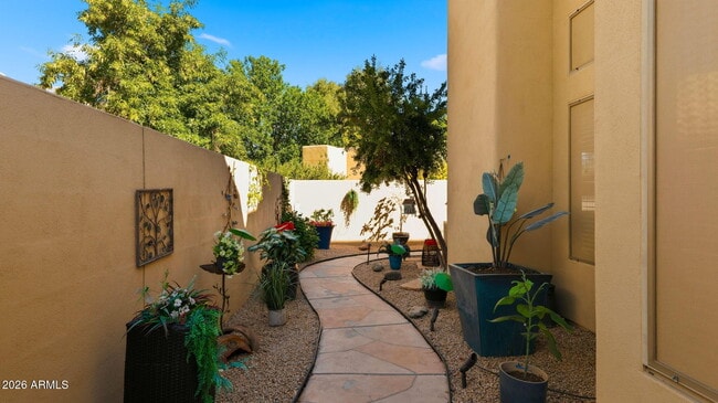 Building Photo - 9065 E Gary Rd