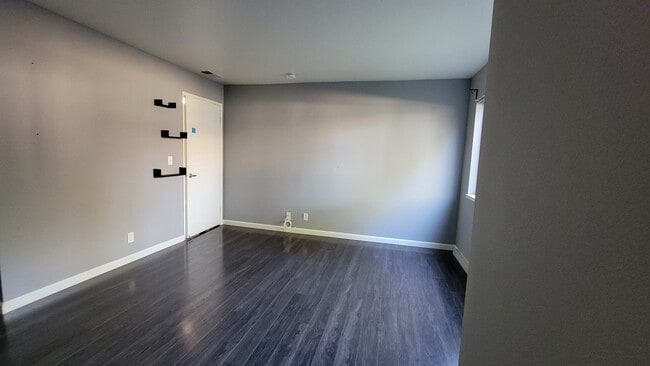 Building Photo - 945 Fletcher Ln
