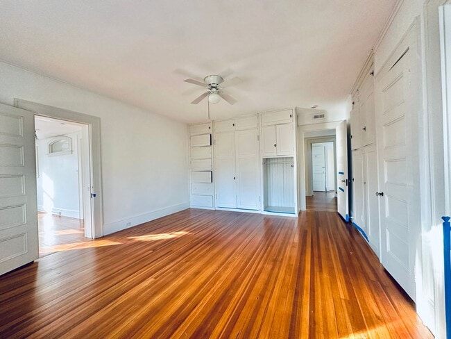 Building Photo - 671 Prospect St