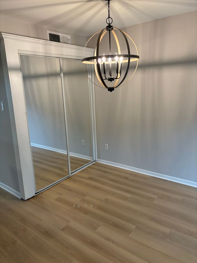 Building Photo - 6750 Quail Hollow Ct