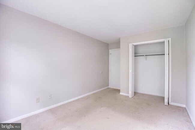 Building Photo - 322 Clay St